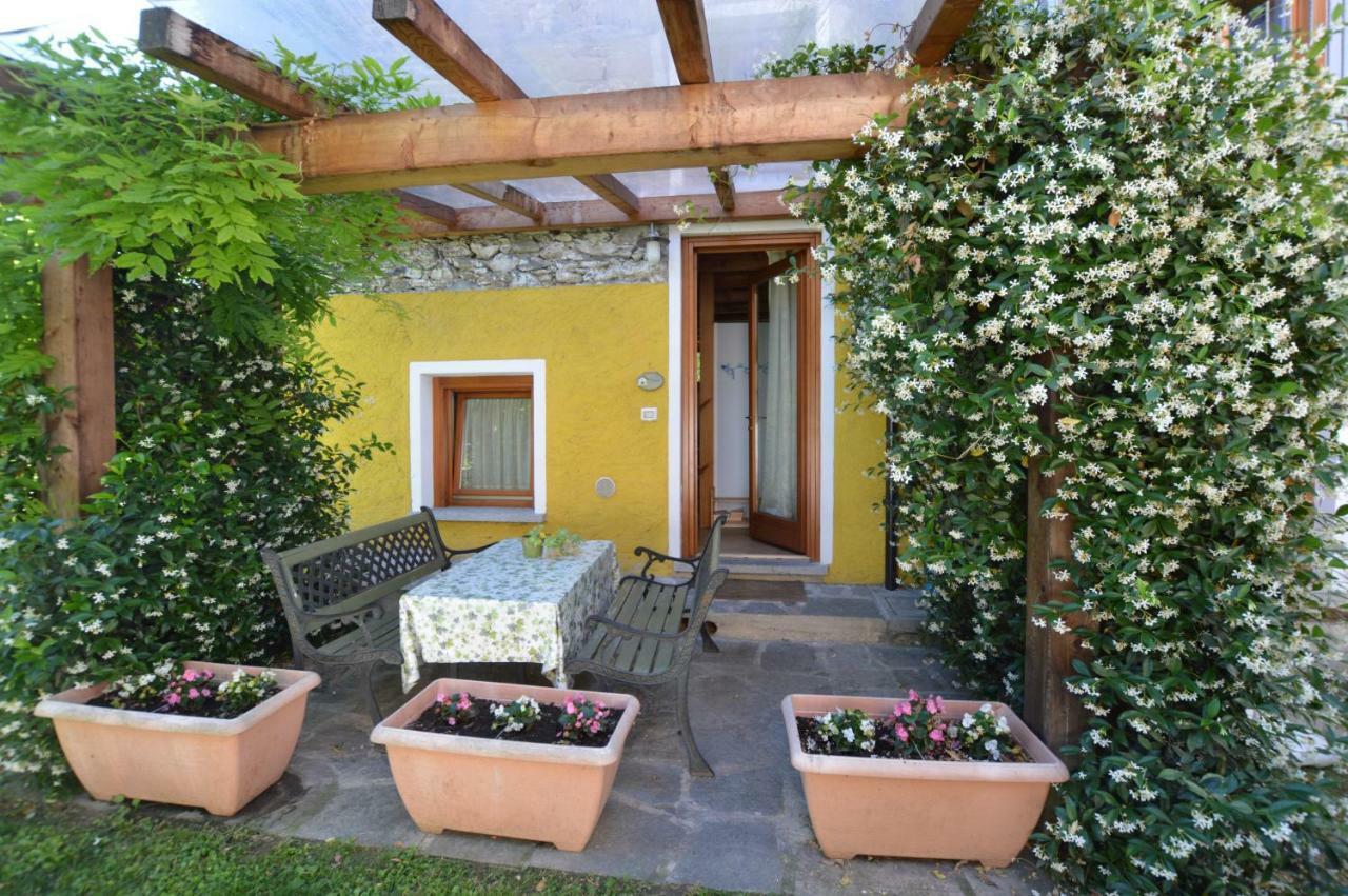 Rustico Giulietta E Romeo Vila Colico Exterior foto